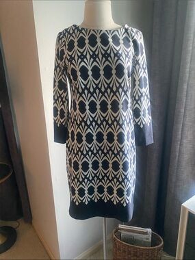 Just Taylor black and White Patterned Sheath Dress